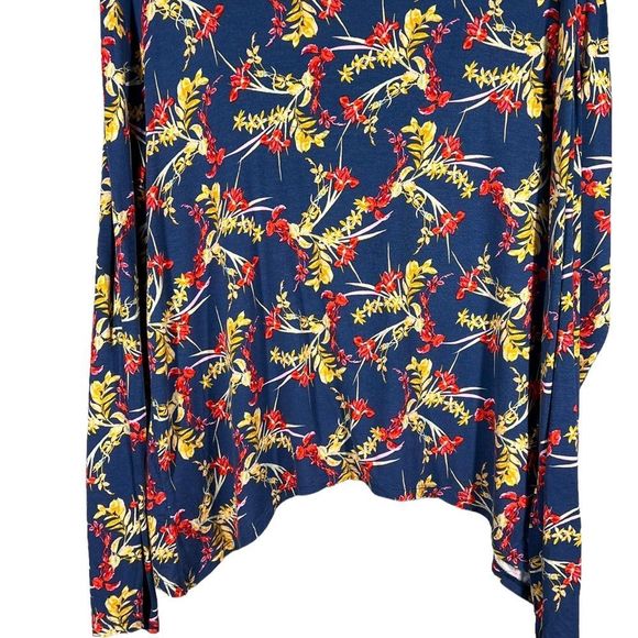 Tommy Bahama Womens Sz M Floral Knit Top Asymmetrical Hem - Picture 4 of 7